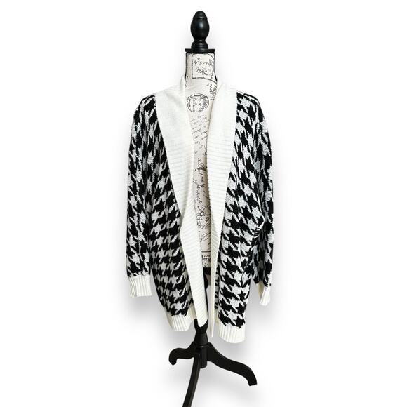 Torrid Black White Houndstooth Shawl Cardigan Plus Size 1X - Picture 3 of 8